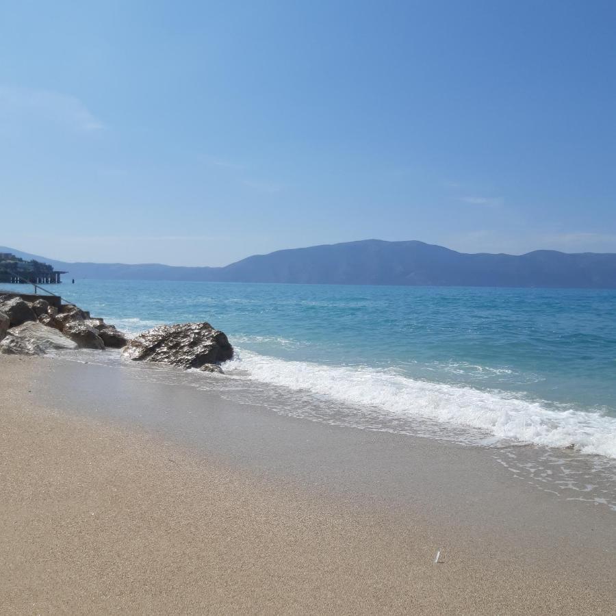 Mario Apartments 1 - Vlorë Buitenkant foto