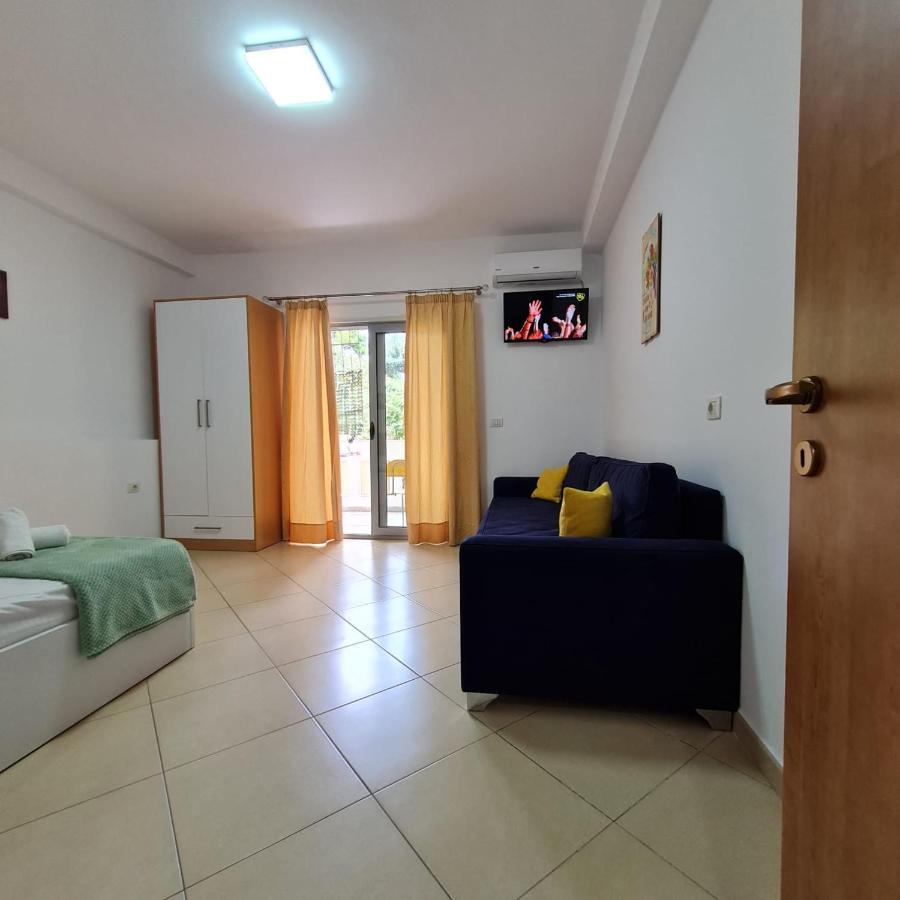 Mario Apartments 1 - Vlorë Buitenkant foto