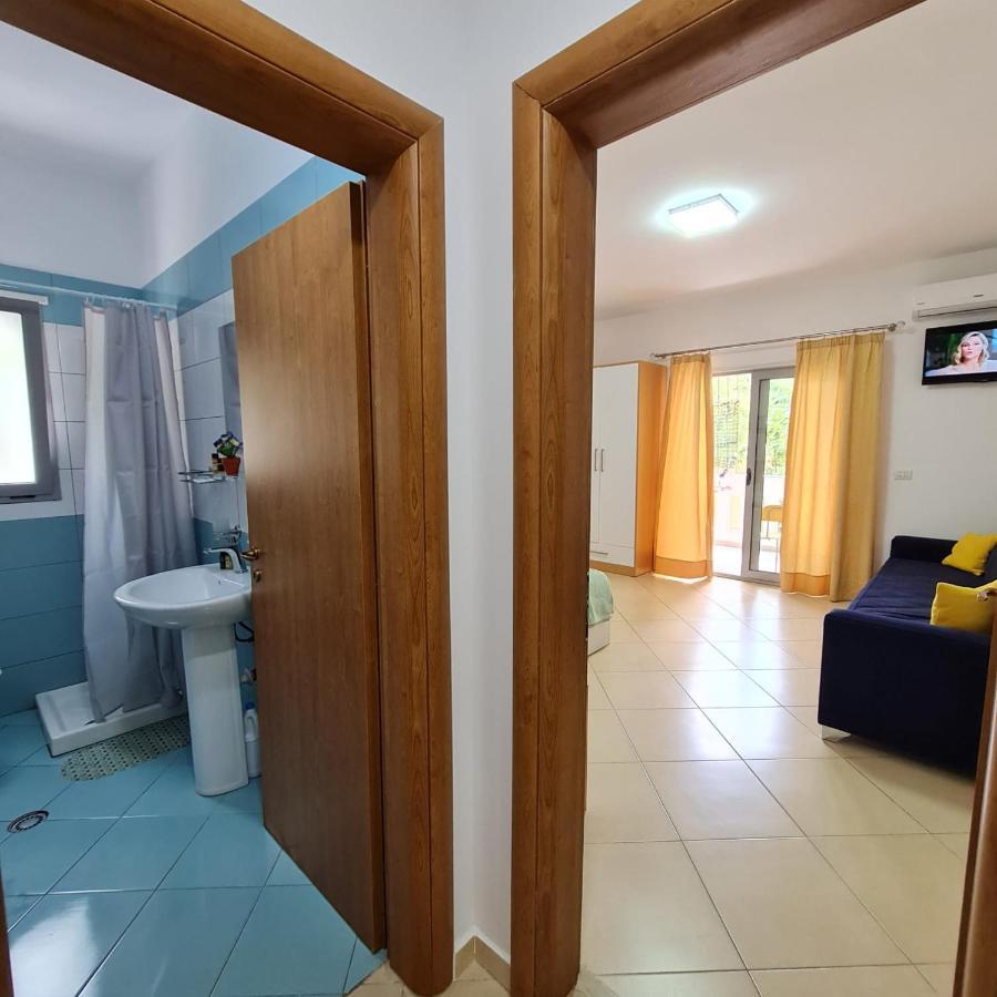 Mario Apartments 1 - Vlorë Buitenkant foto
